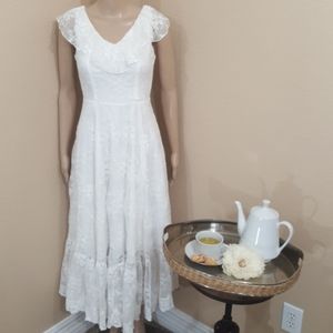 🌱 Vintage Embroidered Tiered Lace Maxi Dress